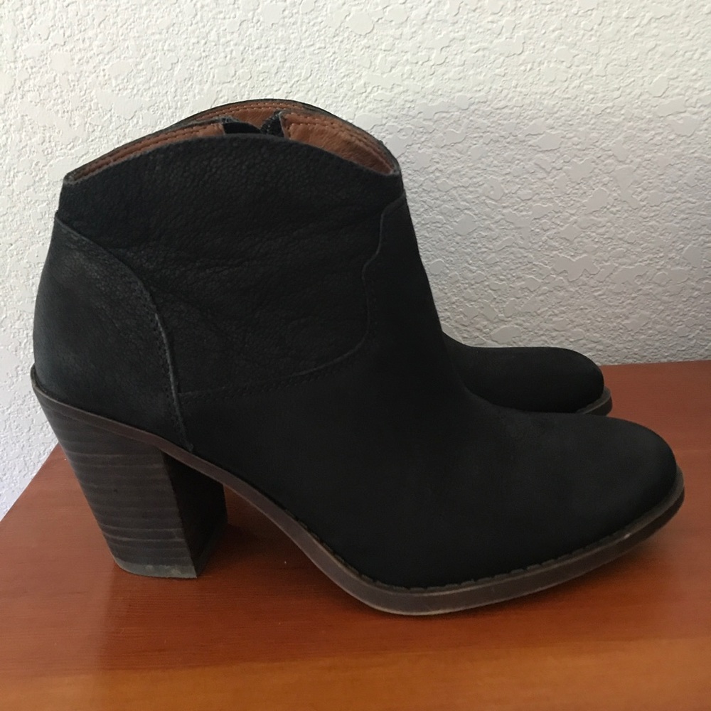 Short heeled boots